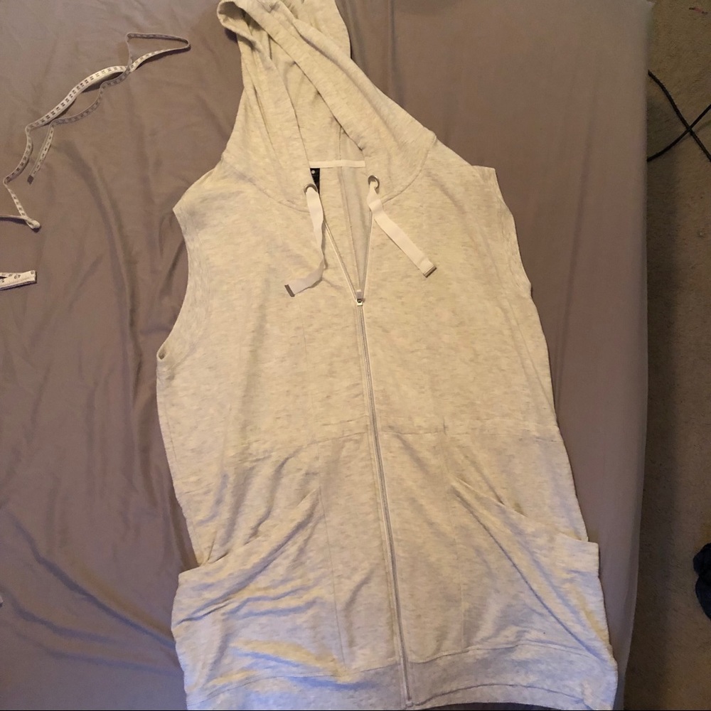 Sleeveless yoga sweatshirt